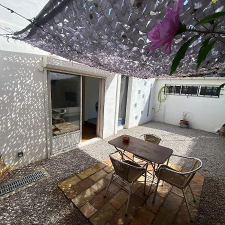 Appartement Grand studio de 38m2 et cour indépendante de 25m2 dont wifi et Netflix à Montpellier Extérieur photo