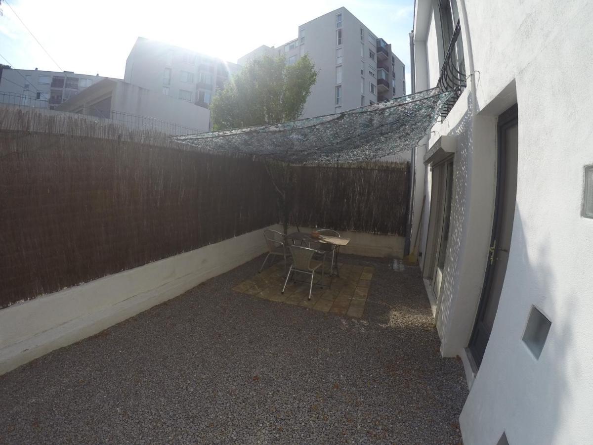 Appartement Grand studio de 38m2 et cour indépendante de 25m2 dont wifi et Netflix à Montpellier Extérieur photo