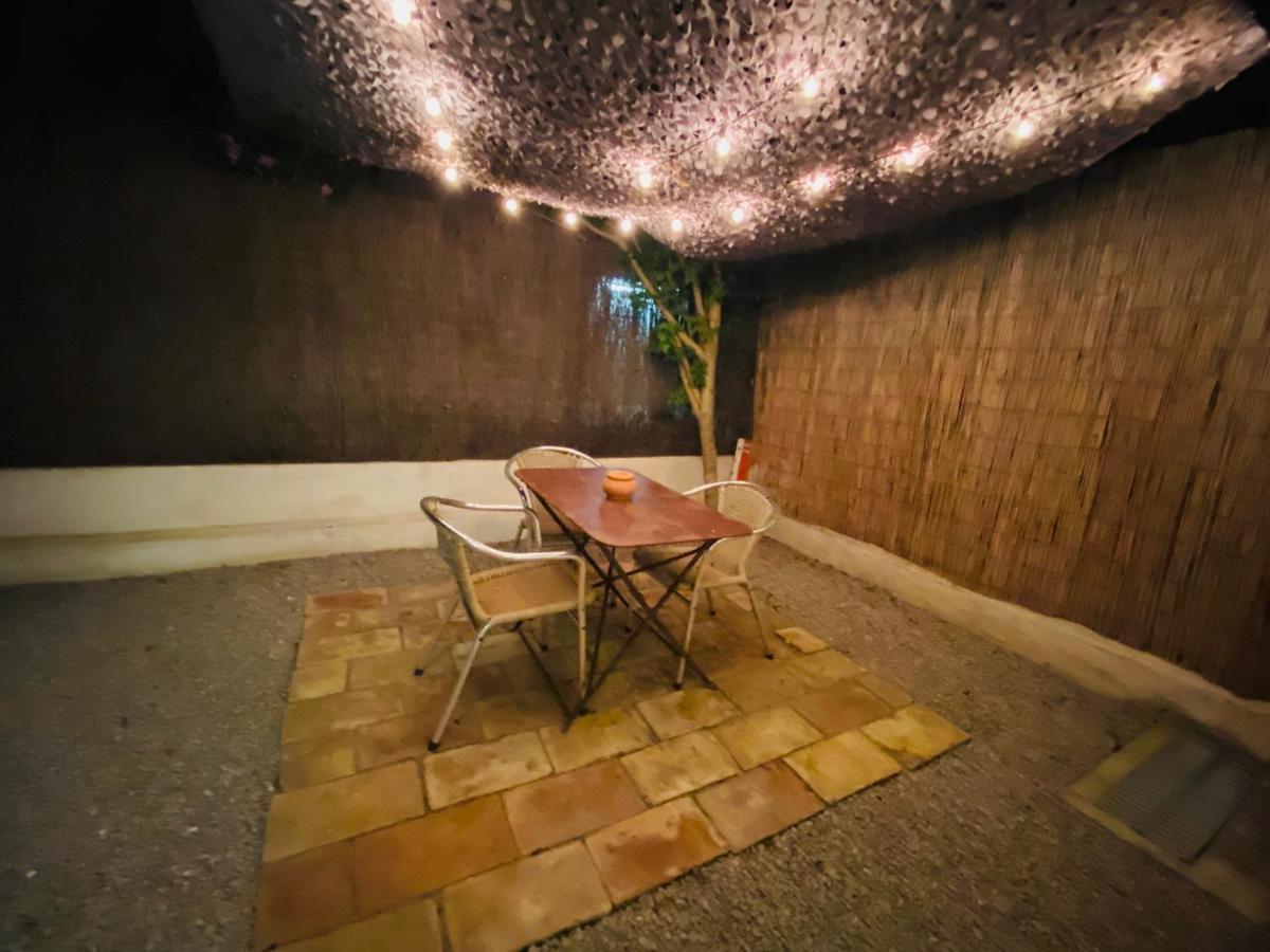 Appartement Grand studio de 38m2 et cour indépendante de 25m2 dont wifi et Netflix à Montpellier Extérieur photo